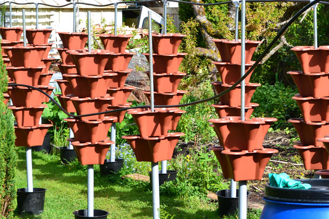 Effective Vertical Gardens: Stack-A-Pot - The Owner-Builder Network